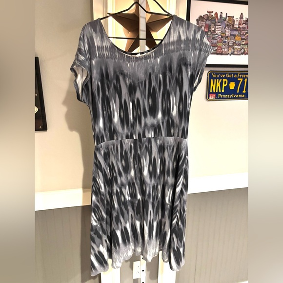 Athleta Ikat Tie Dye Dress Gray Black Size Medium - Picture 2 of 7